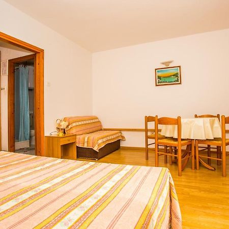 Apartmani Pava أوميس المظهر الخارجي الصورة