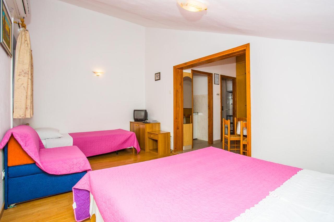 Apartmani Pava أوميس المظهر الخارجي الصورة