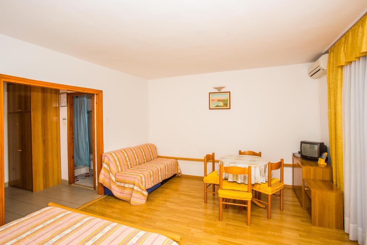Apartmani Pava أوميس المظهر الخارجي الصورة