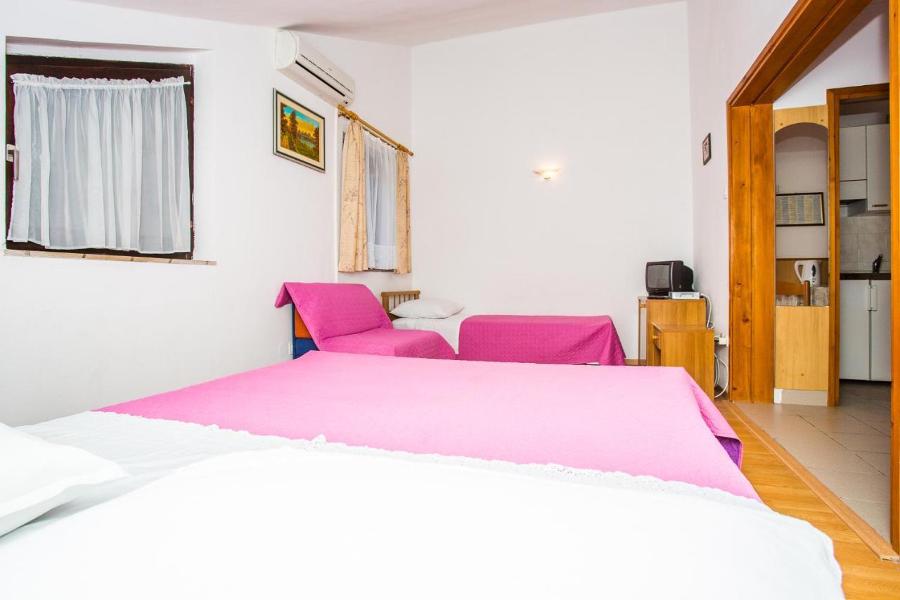 Apartmani Pava أوميس المظهر الخارجي الصورة