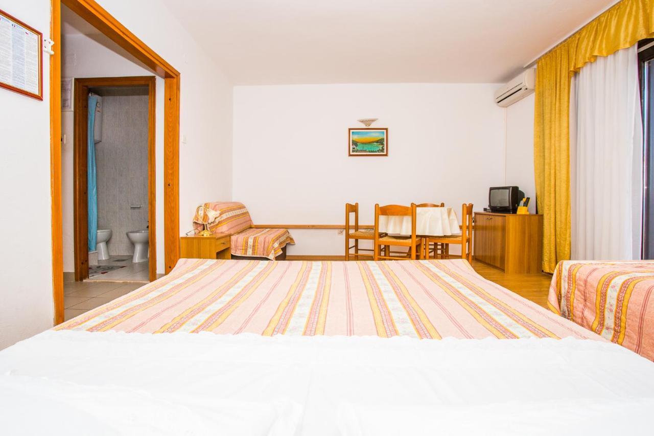 Apartmani Pava أوميس المظهر الخارجي الصورة