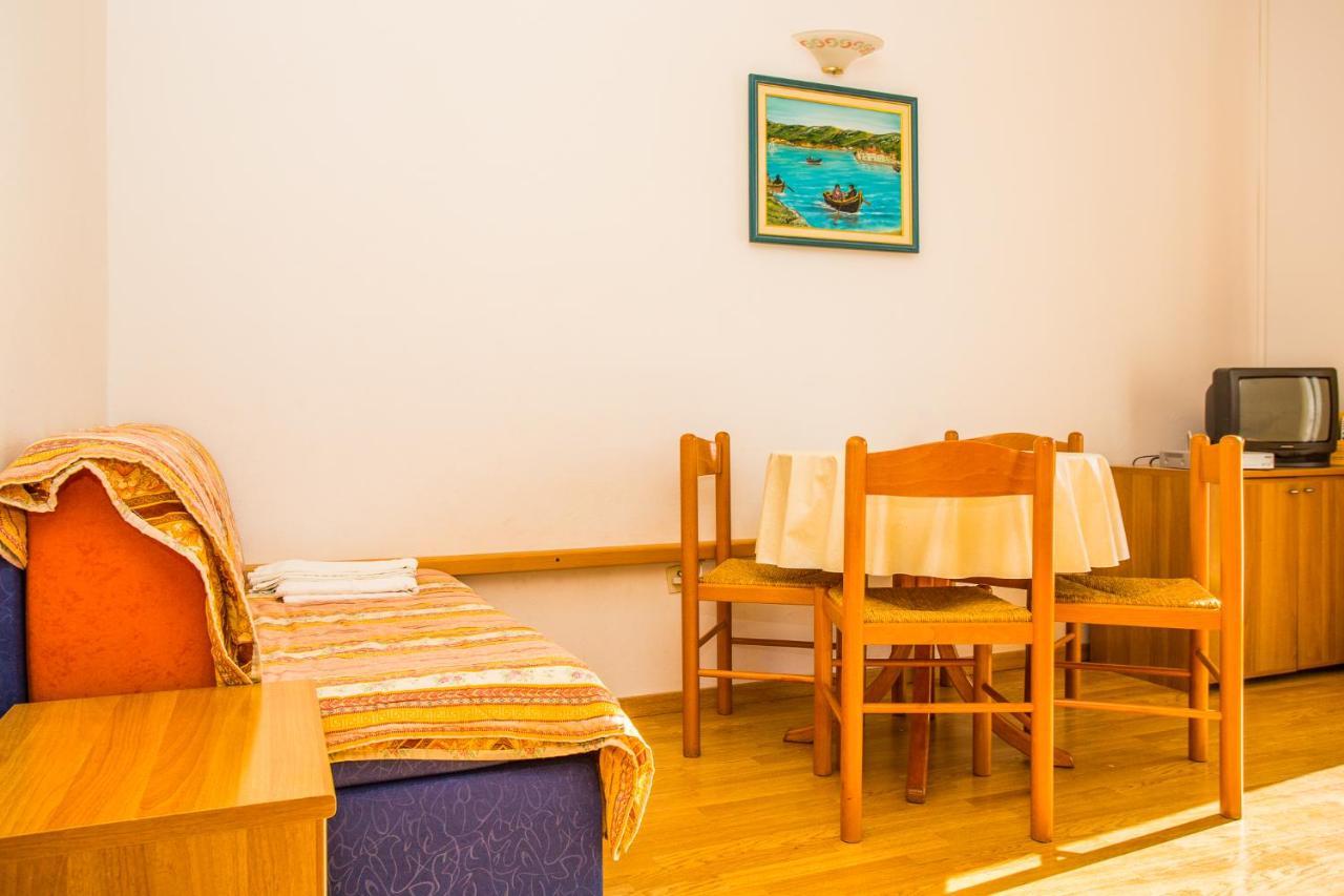 Apartmani Pava أوميس المظهر الخارجي الصورة
