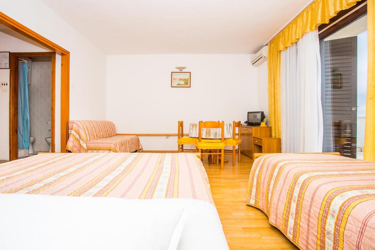 Apartmani Pava أوميس المظهر الخارجي الصورة