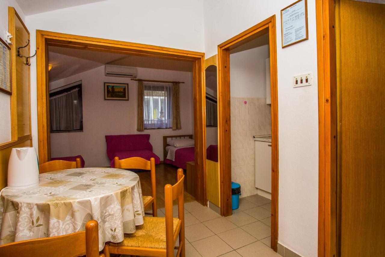 Apartmani Pava أوميس المظهر الخارجي الصورة