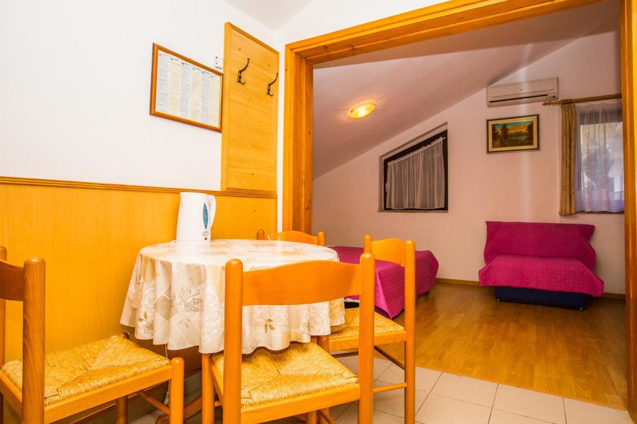 Apartmani Pava أوميس المظهر الخارجي الصورة