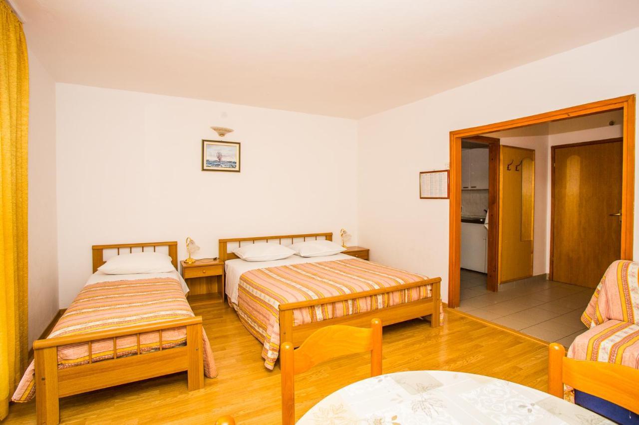 Apartmani Pava أوميس المظهر الخارجي الصورة